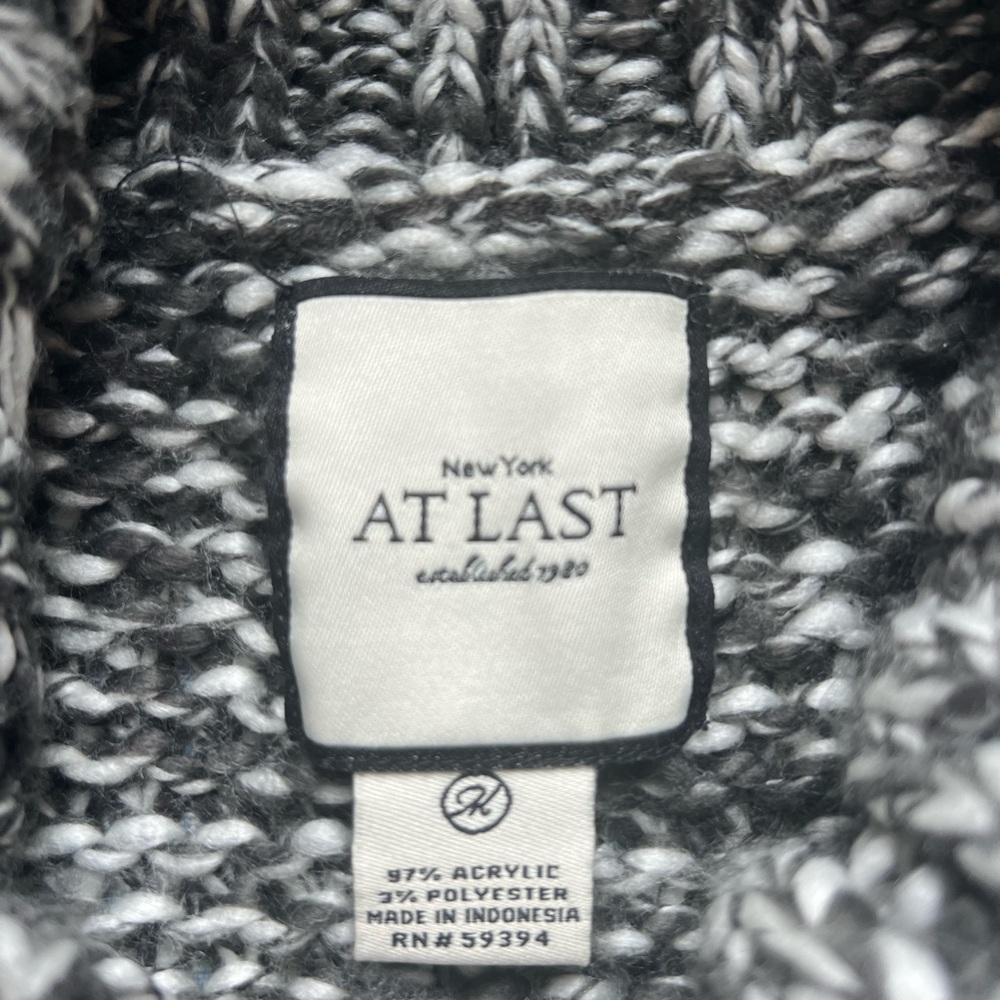 At Last New York Turtleneck Sweater Black White M - Picture 3 of 6